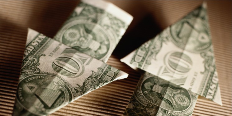 Na contramão, dólar sobe 0,35% no dia, mas cai 2% na semana