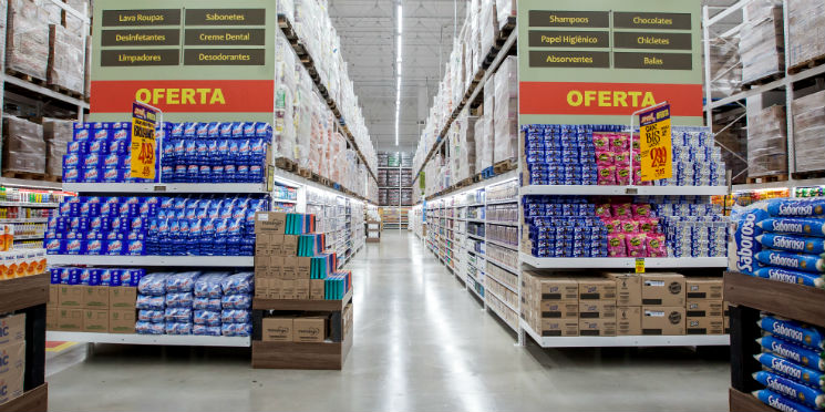 Atacadistas impulsionam receita do comércio