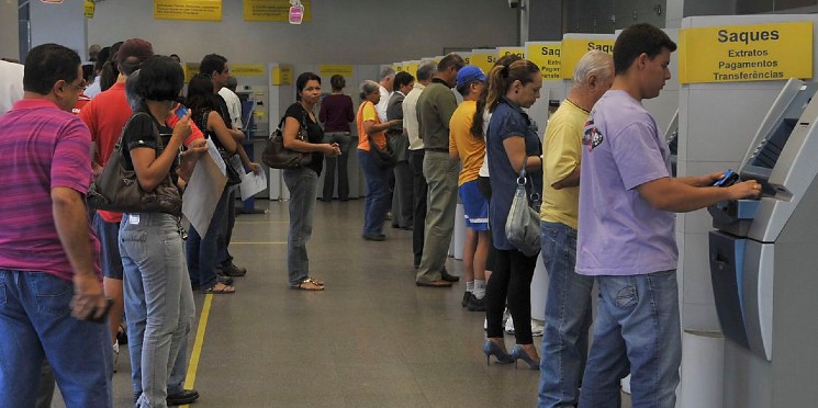 Veja o que abre e o que fecha neste Carnaval 