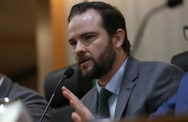 Escala 6x1 e reajuste do MEI têm semana decisiva em Brasília