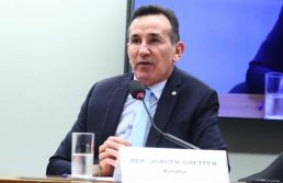 Câmara adia votação do novo teto do MEI para depois do recesso parlamentar