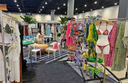 Moda praia brasileira resiste à gangorra do tarifaço e marca posição no mercado dos EUA